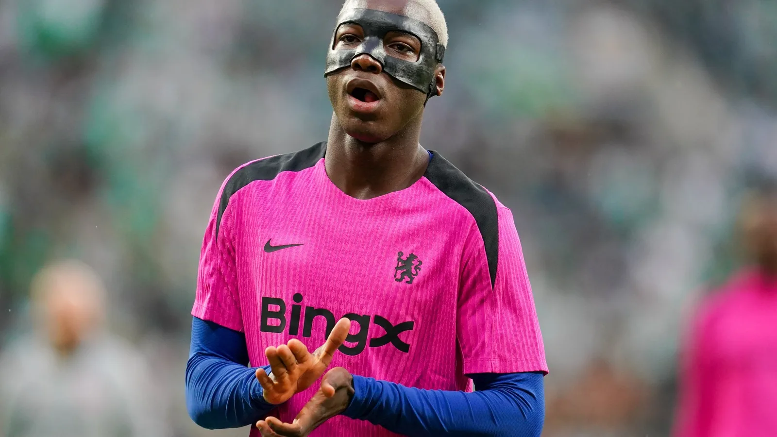 Pourquoi Mories Caicedo porte-t-il un masque pour Chelsea lors de la finale de la ligue de conférence?