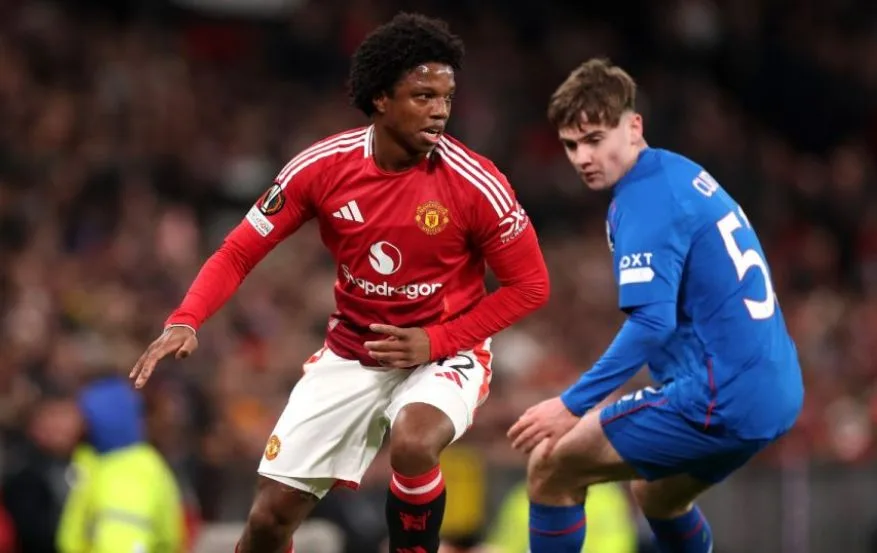 Real Betis regardant le deuxième accord de janvier avec Manchester United
