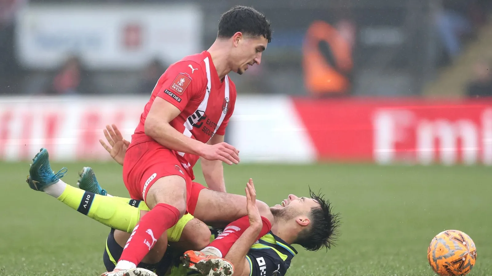 Énorme coup de blessure pour Man City comme 50 millions de livres sterling de nouveau signature de Nico Gonzalez ne dure que 22 minutes avant qu’il ne soit