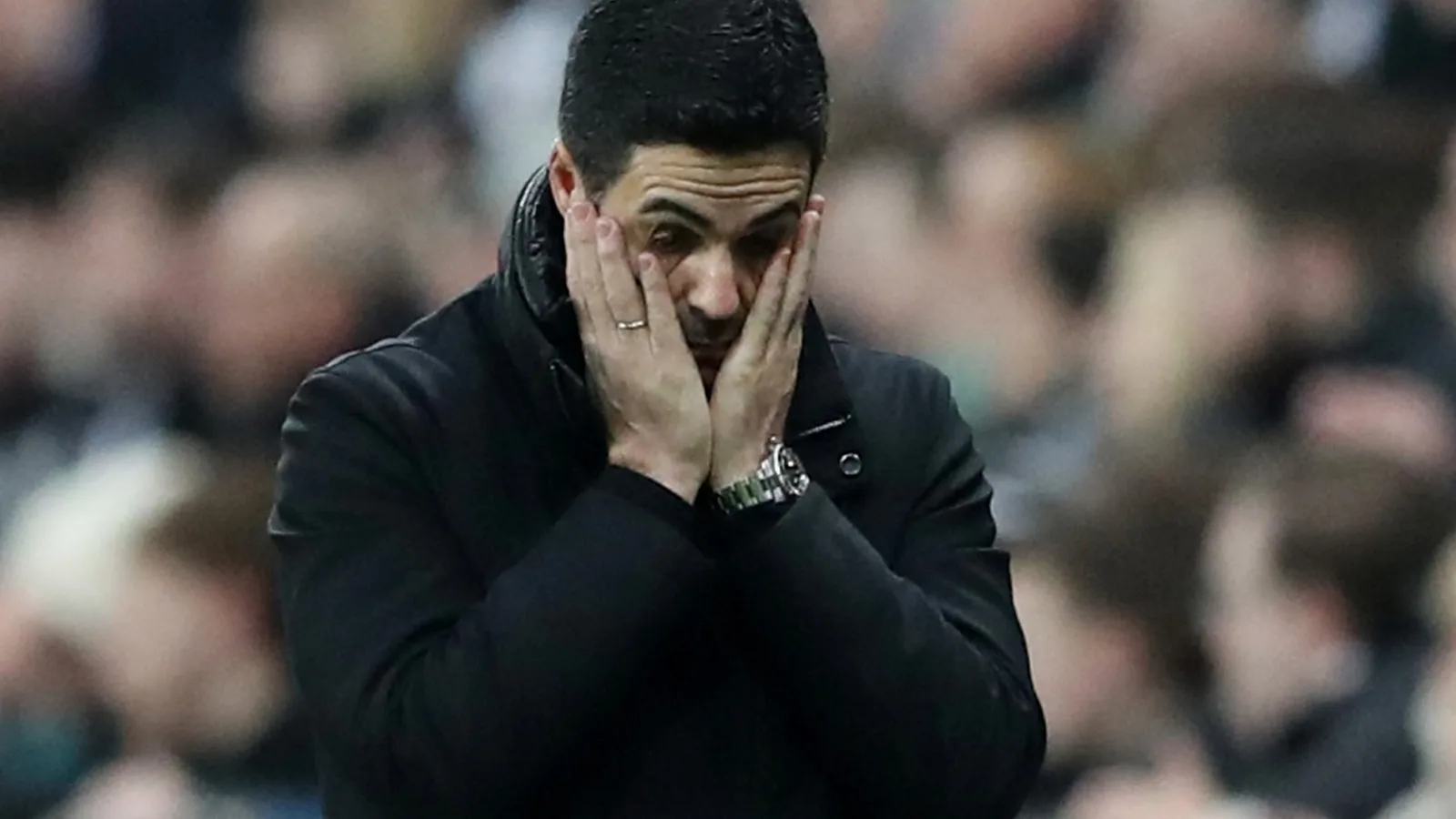 Les fans de Newcastle Cheeky Taunt Mikel Arteta avec un chant de cinq mots alors qu’Arsenal est déchiré en demi-finale de la Coupe Carabao