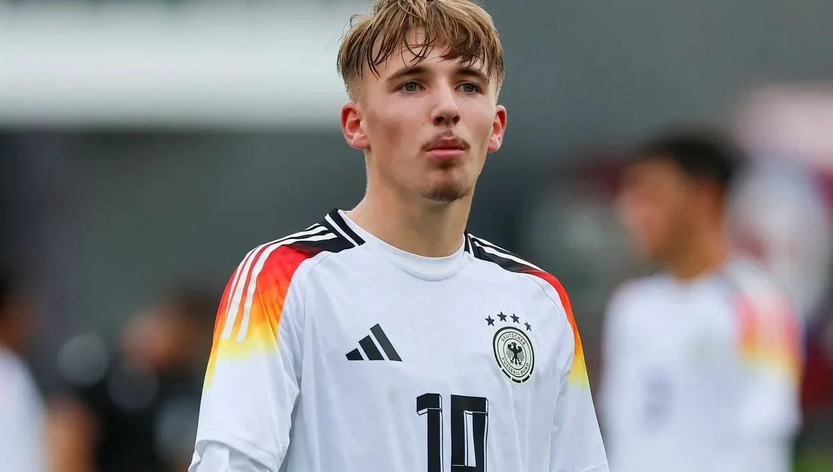Le Bayern Munich s’efforce de retenir la starlette de 16 ans malgré l’intérêt du Real Madrid