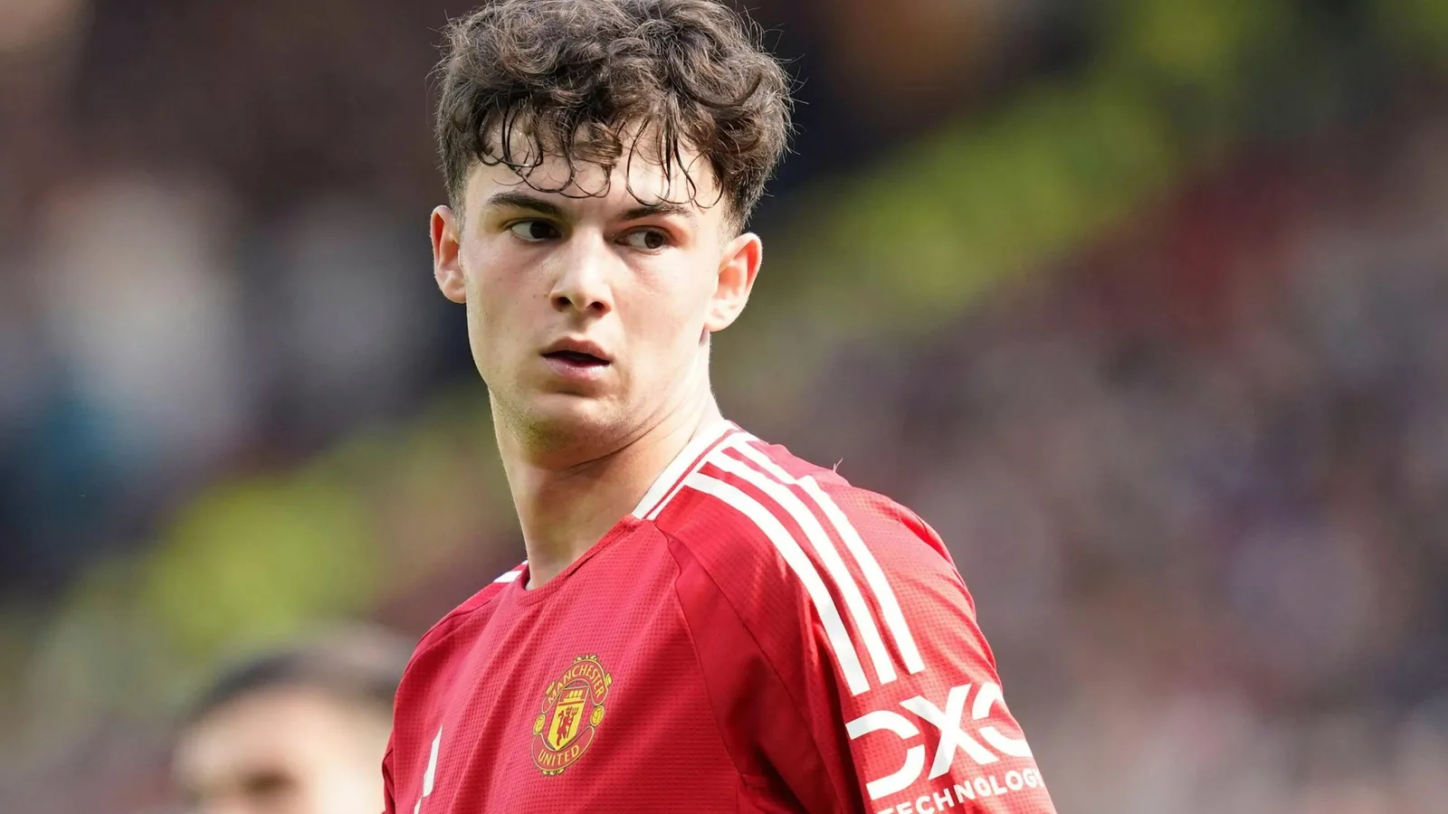Le frère de l’homme UTD Star quitte le match de ligue du dimanche à la mi-temps avant que désespéré Dash à Old Trafford pour regarder ses débuts