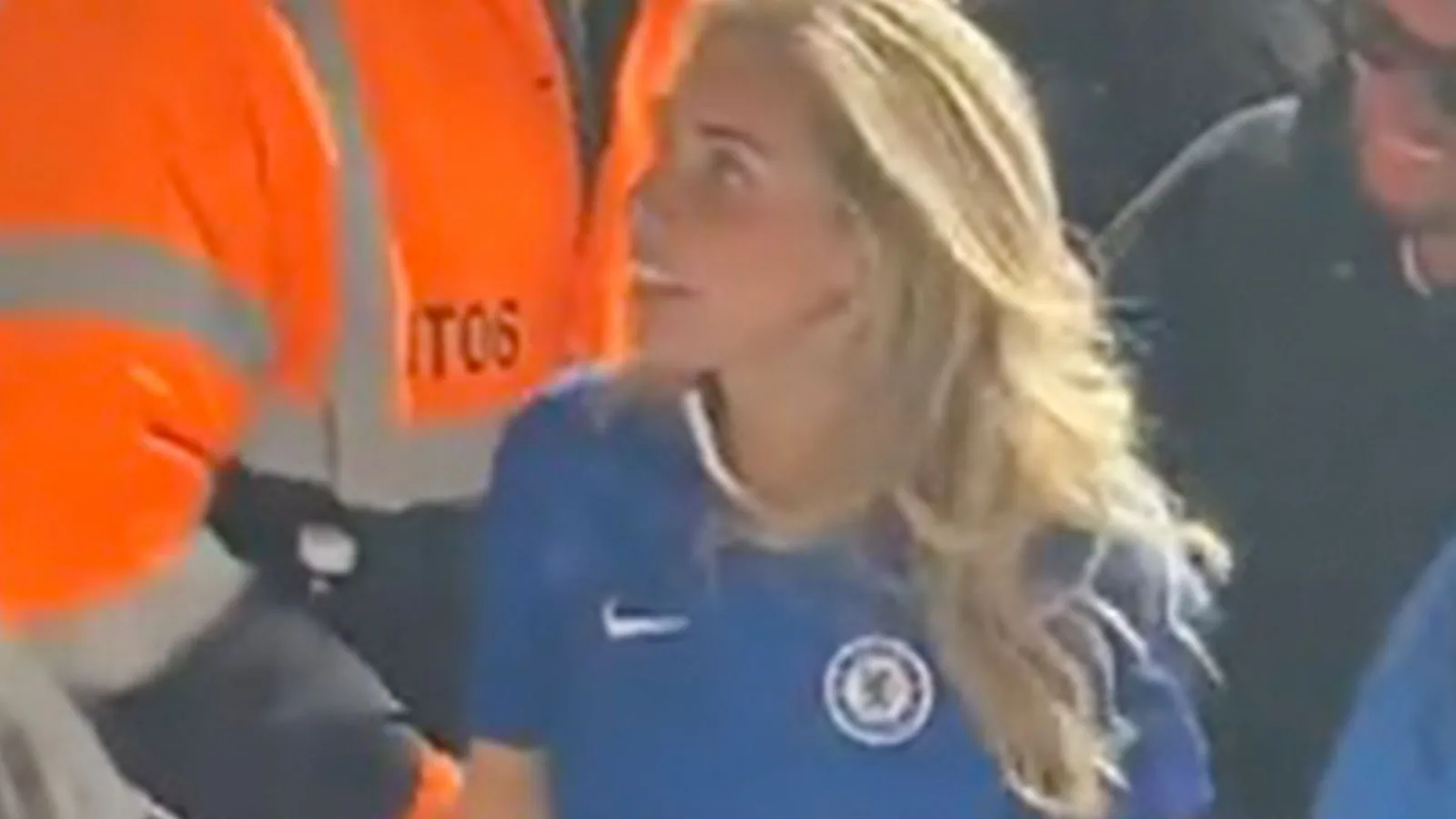 Bonnie Blue ‘a été expulsé de City Ground après avoir bafoué alors que la star adulte entre à Chelsea à l’extrémité de Nottingham Forest’