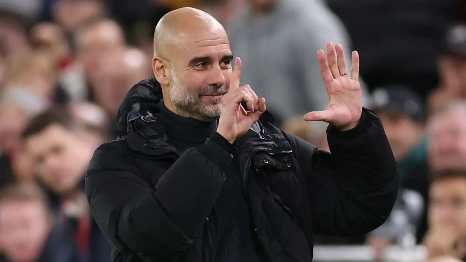 Pep Guardiola fait un José Mourinho avec un geste envers le public de Liverpool alors que les fans sont convaincus que le patron de Man City a « perdu la tête »