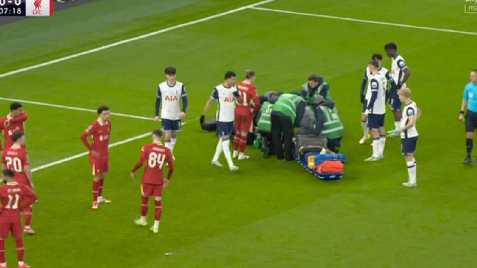 Sky Sports contraint de se retirer suite à une grave blessure de Rodrigo Bentancur alors que la star des Spurs atterrit sur la tête