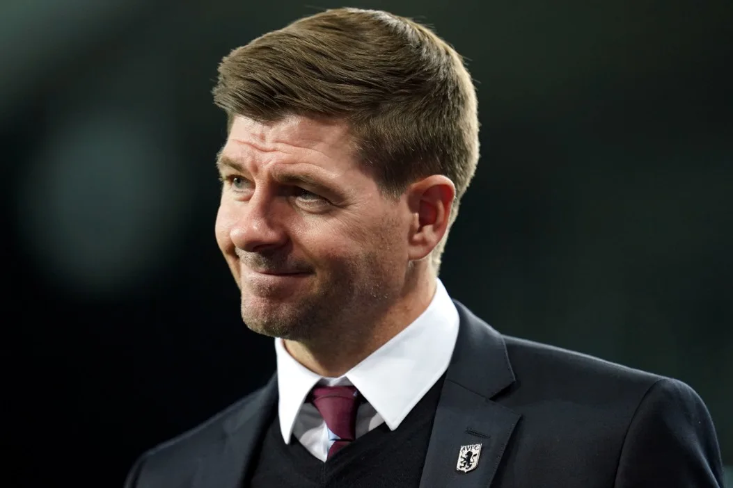Steven Gerrard s’est aligné pour un retour émotionnel à l’ancien club, mais fait face à la concurrence des boss de Premier League limogés