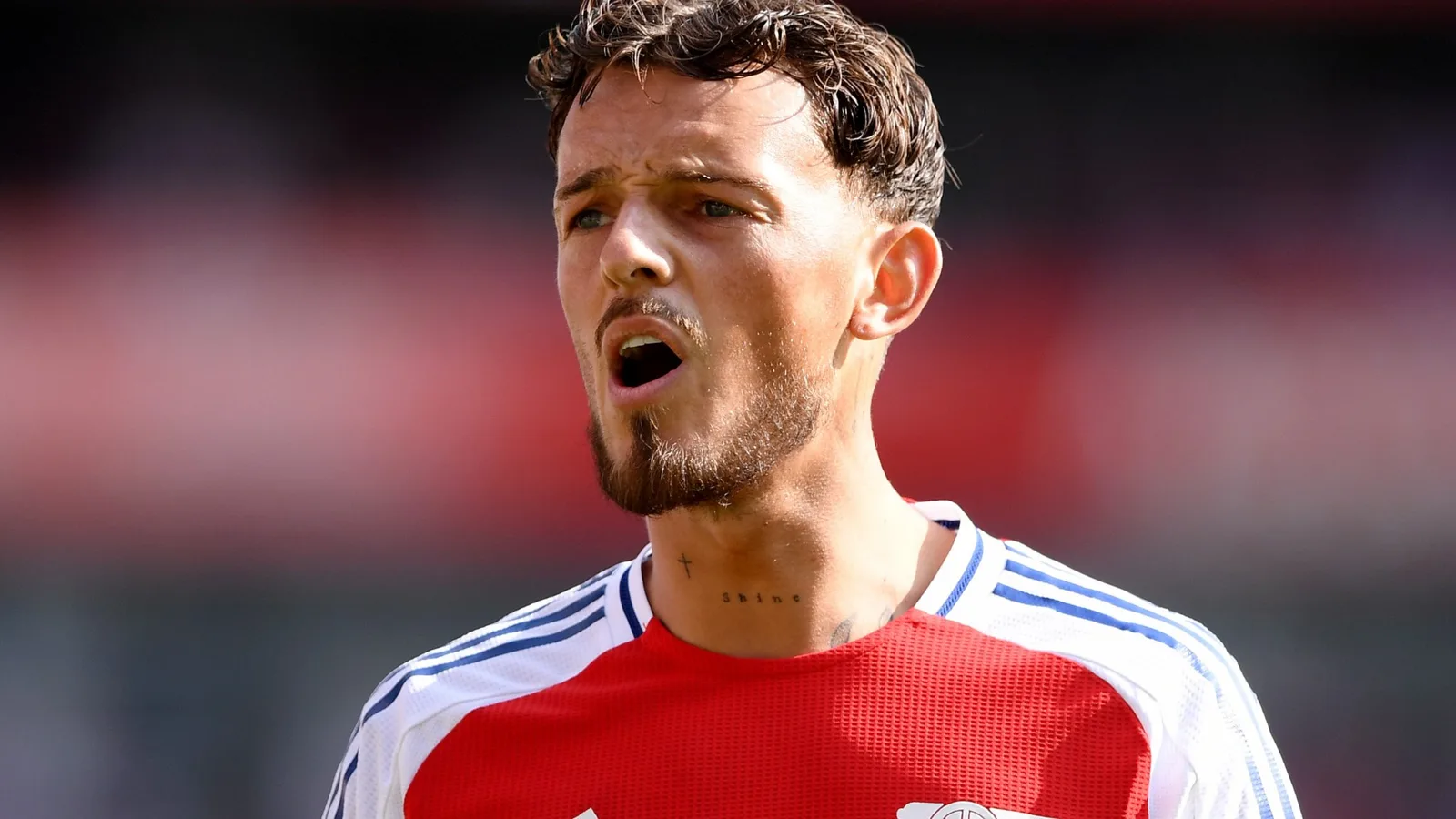Arsenal a porté un énorme coup au titre alors que Ben White pourrait être exclu jusqu’en 2025 après une opération au genou