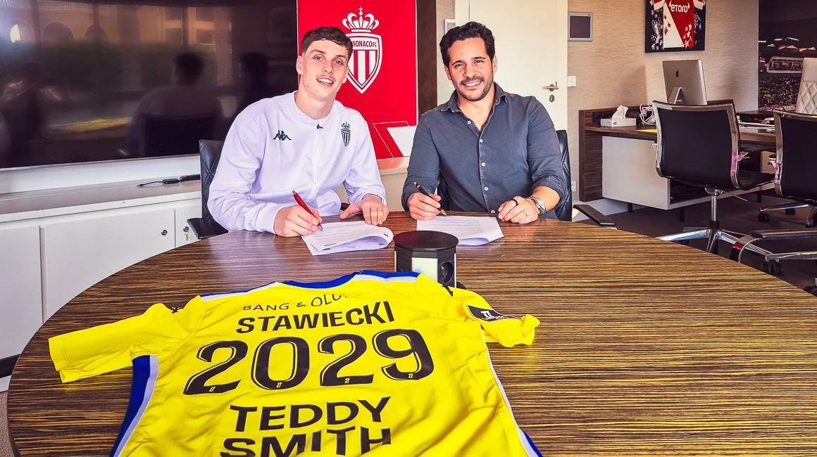 OFFICIEL | Le gardien de but de Monaco Jules Stawiecki signe la prolongation du contrat