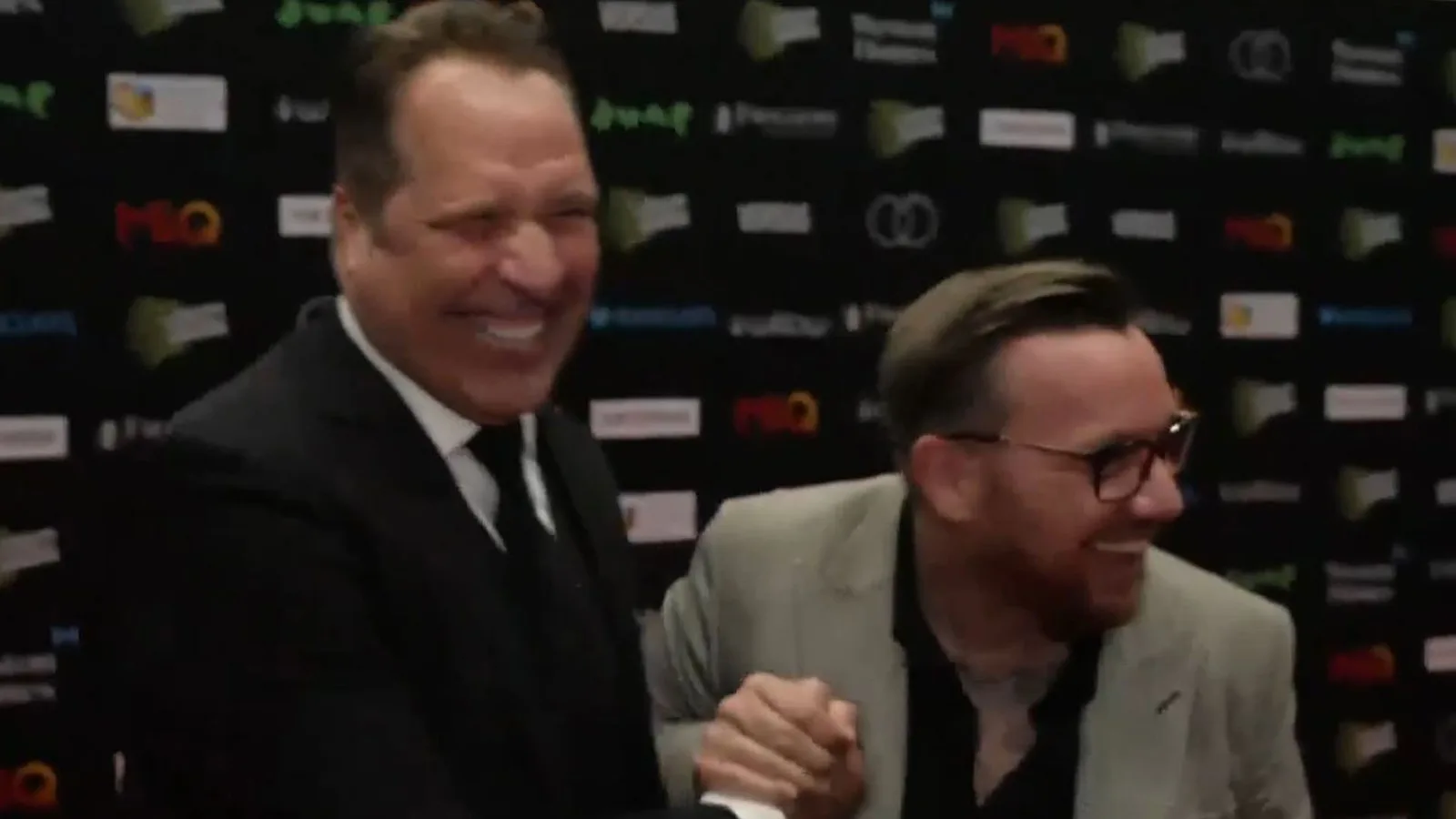 Moment gênant David Seaman entend l’ancienne star de la Premier League appelant Peter Schmeichel son gardien de but préféré