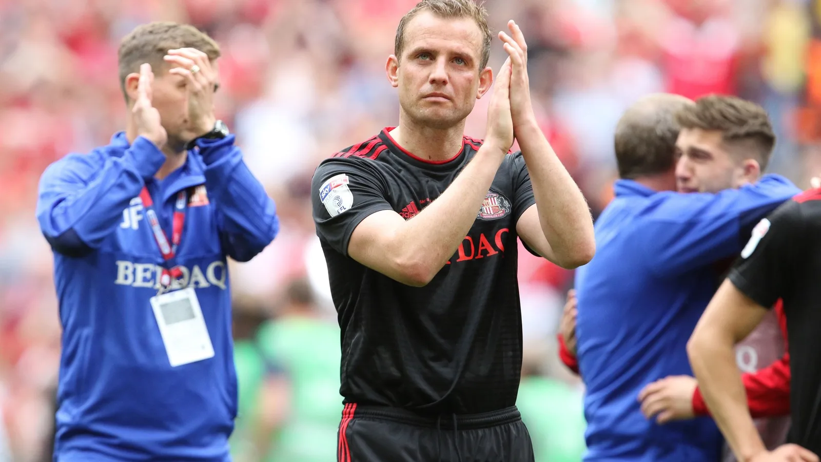 Le héros culte de la Premier League, Lee Cattermole, « quitte son poste d’entraîneur » UNE SEMAINE seulement après son arrivée