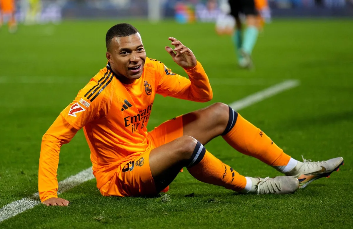 Le candidat de la LFP à la présidentielle estime que Kylian Mbappé aurait dû rejoindre Manchester United