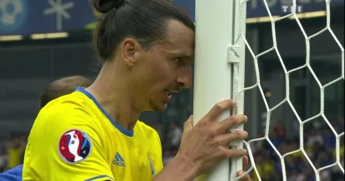 ibra-tete-poteau-60f843-0@1x