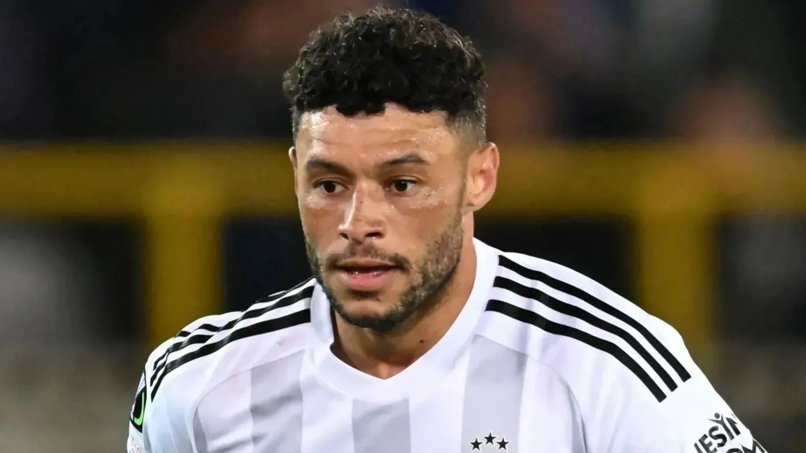 Alex Oxlade-Chamberlain souhaite revenir en Angleterre avec deux clubs de Premier League en lutte contre la relégation intéressés