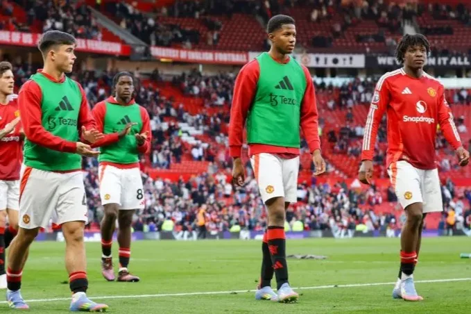 Man Utd Star brutalement comparé à «  bébé éléphant  » sur Motd après la terrible manchester derby
