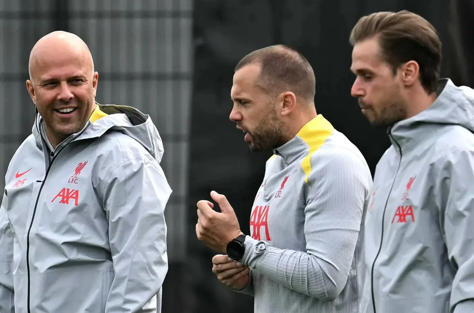 L’homme droit d’Arne Slot à quitter Liverpool après une seule saison alors qu’il tient des pourparlers avancés sur le meilleur emploi
