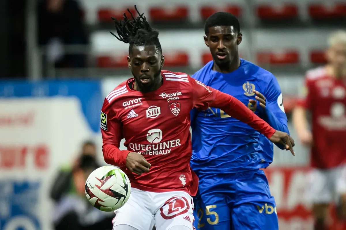 L’OGC Nice prédit le XI à Lille : Mohamed Abdelmonem absent, Mohamed-Ali Cho titulaire