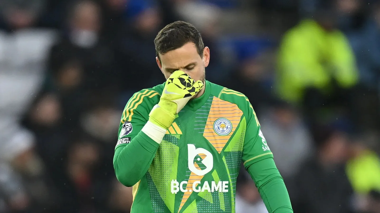 Leicester 0 Wolves 3: Danny Ward fait une erreur en remettant à Vitor Pereira un cadeau de Noël en avance alors que le nouveau patron obtient une énorme victoire