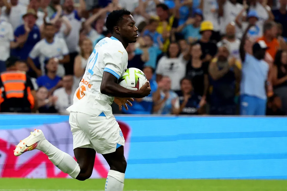 François Mughe s’apprête à quitter l’OM en prêt pour Athènes Kallithea