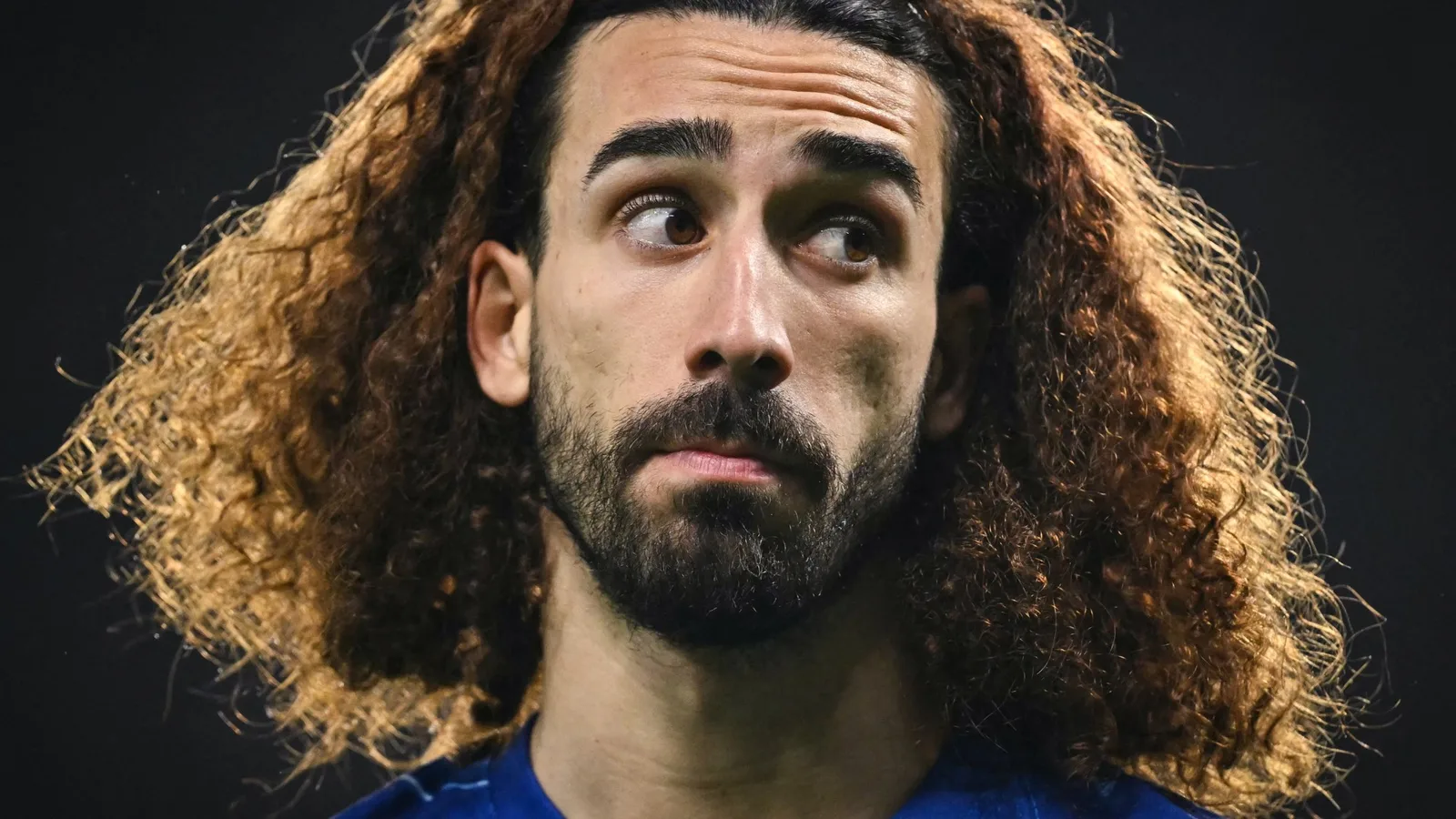 La star de Chelsea Marc Cucurella révèle incroyablement qu’il regarde le même film classique deux fois par jour