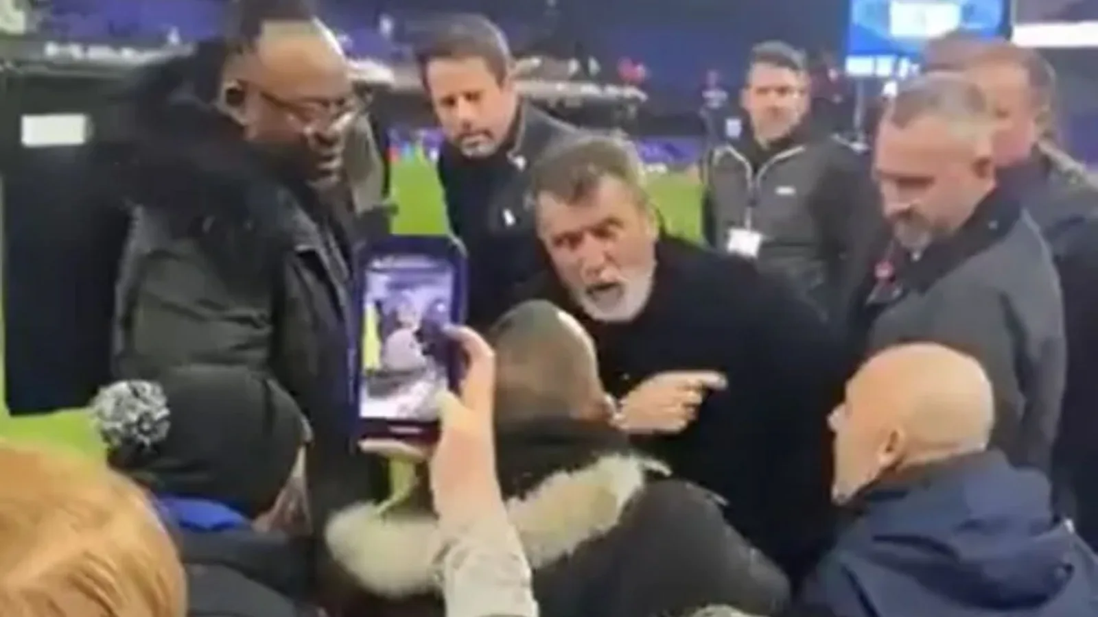 De quel fan « se disputait-il VRAIMENT avec Roy Keane » lorsque la légende de Man Utd « lui a proposé de sortir dans un parking »