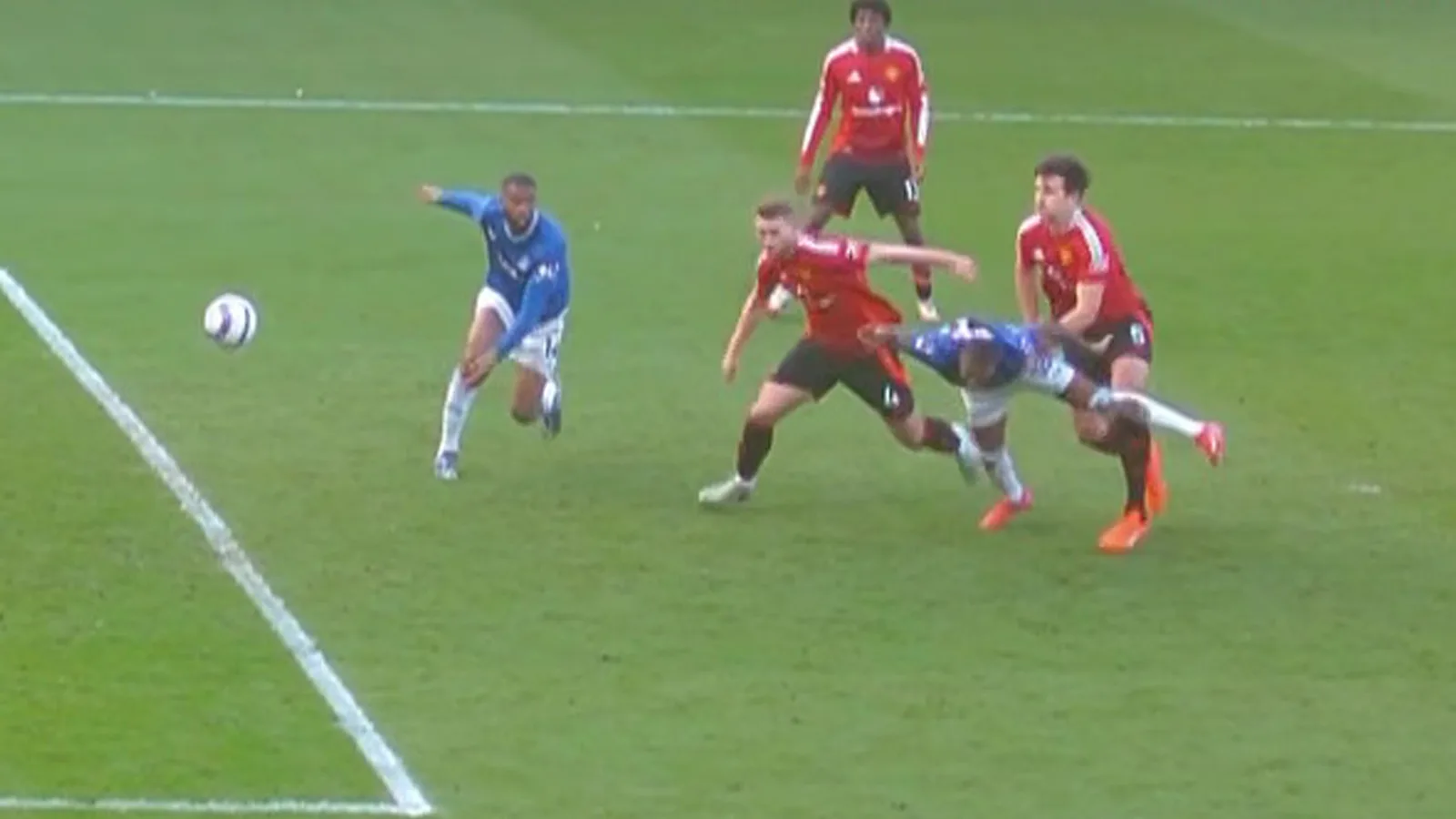 Déclaration de publication de Premier League comme la dernière penal de l’Everton contre l’homme UTD est exclue controversée après examen VAR