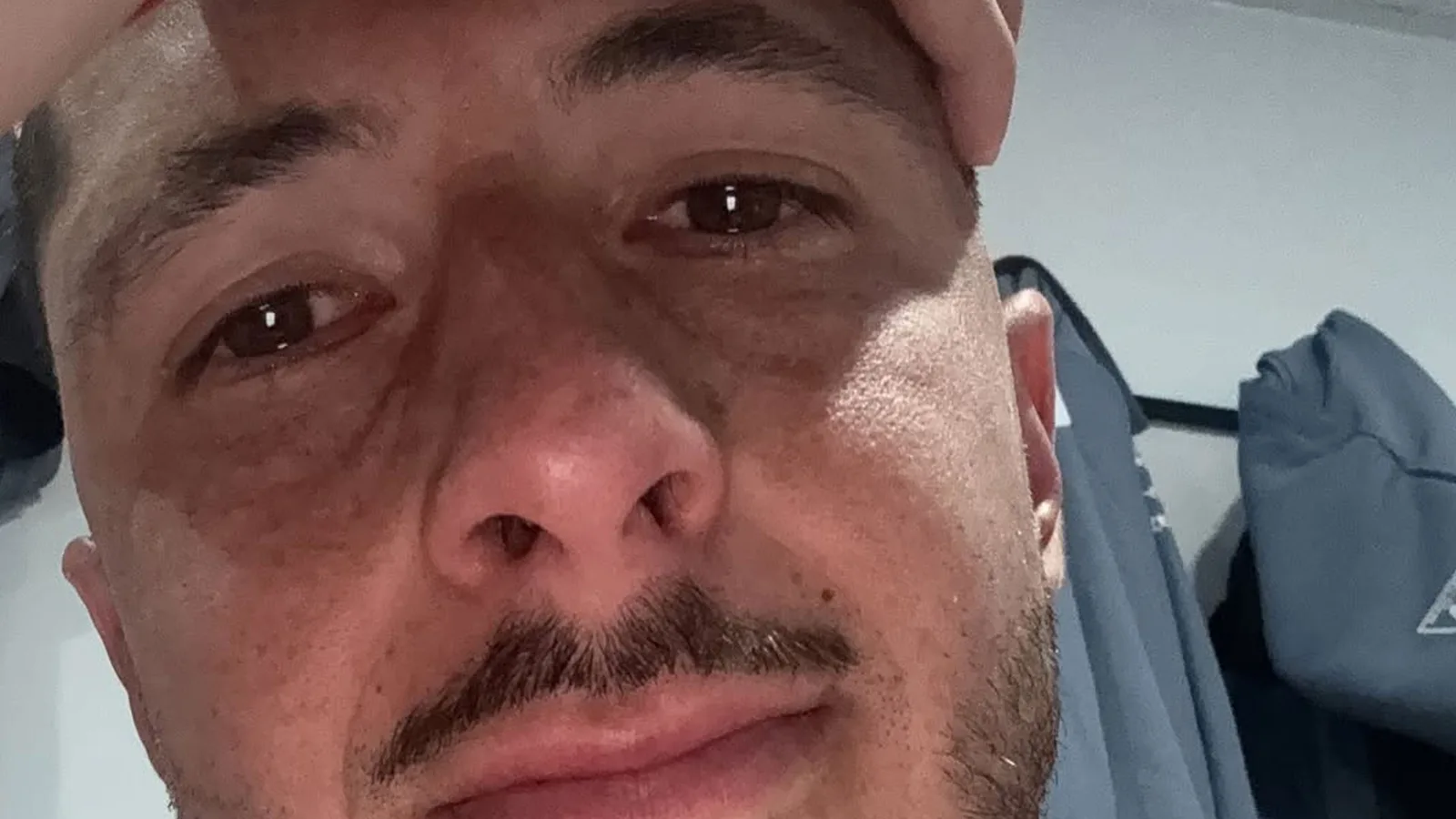 La star de West Ham est partie à pleurer après avoir battu Man Utd alors qu’il publie une déclaration émotionnelle