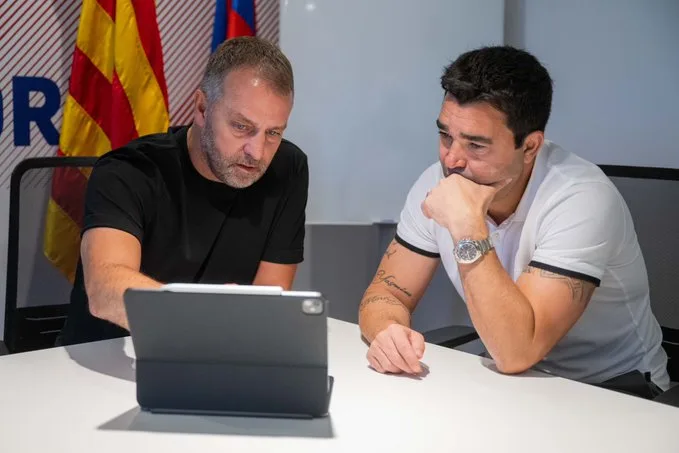 Le manager de Barcelone, Hansi Flick, exprime sa joie envers Deco