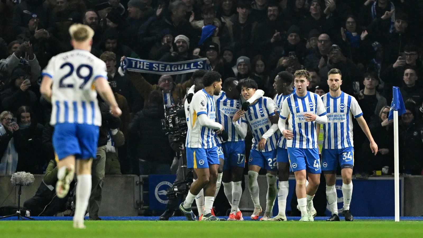 Brighton vs Chelsea Live Score: Kaoru Mitoma marque après scandaleux tacon alors que les Seagulls prennent en tête contre le blues – le dernier