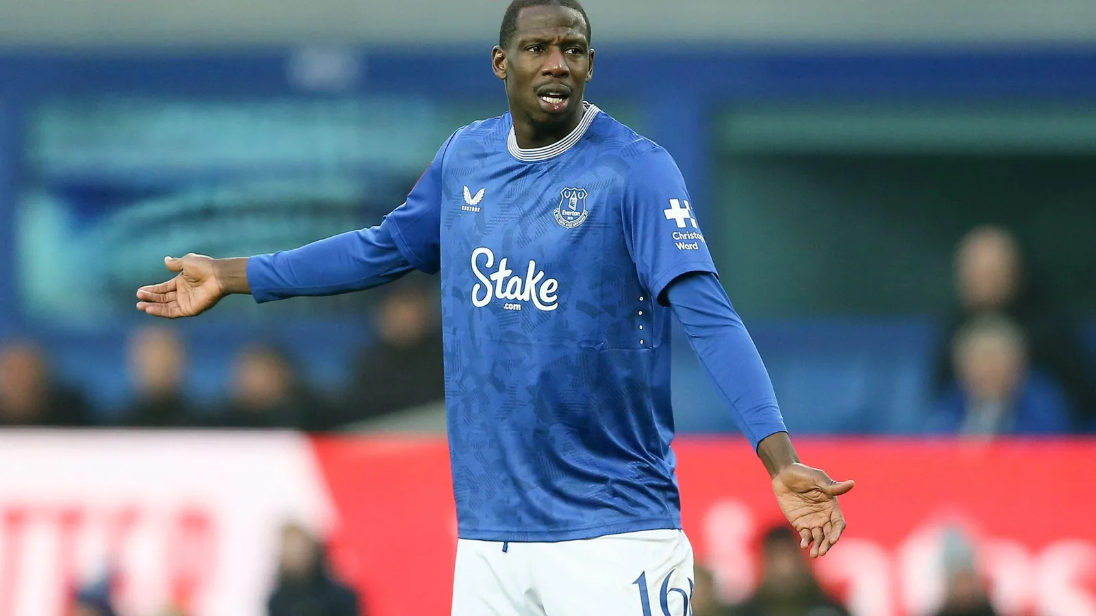 Liverpool et Everton publient une déclaration conjointe qui frappe les abus de malades envers Abdoulaye Doucoure après le Derby du Merseyside
