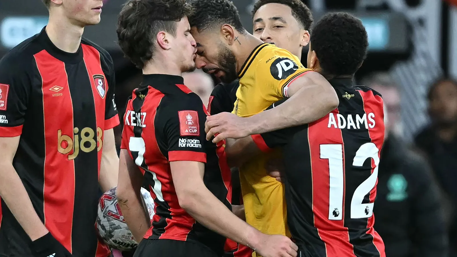 Matheus Cunha a l’interdiction étendue et giflée d’une amende de 50 000 £ après que les Wolves Star «  Punched and Headbutted  » Milos Kerkez