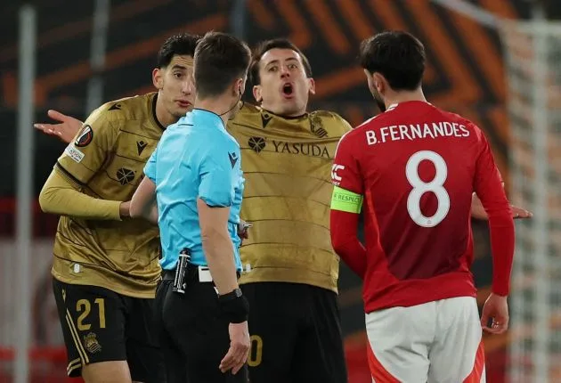 Real Sociedad part à l’arbitre de Manchester United
