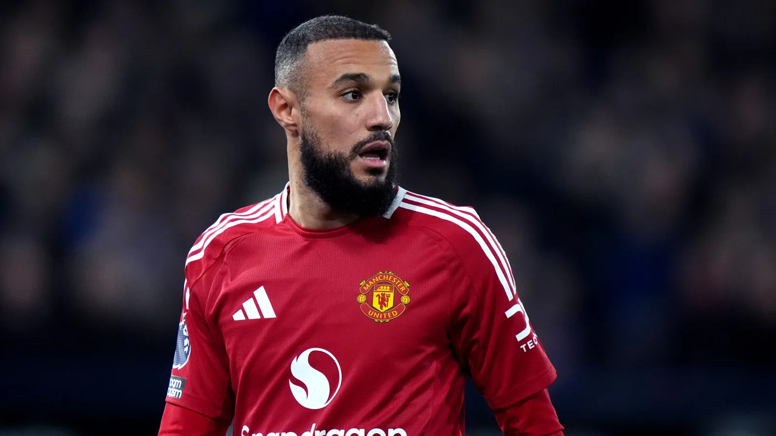 La star de Man Utd, Mazraoui, a refusé de porter une veste pro-LGBTQ+ avant le choc d’Everton, obligeant le club à abandonner ses projets d’avant-match