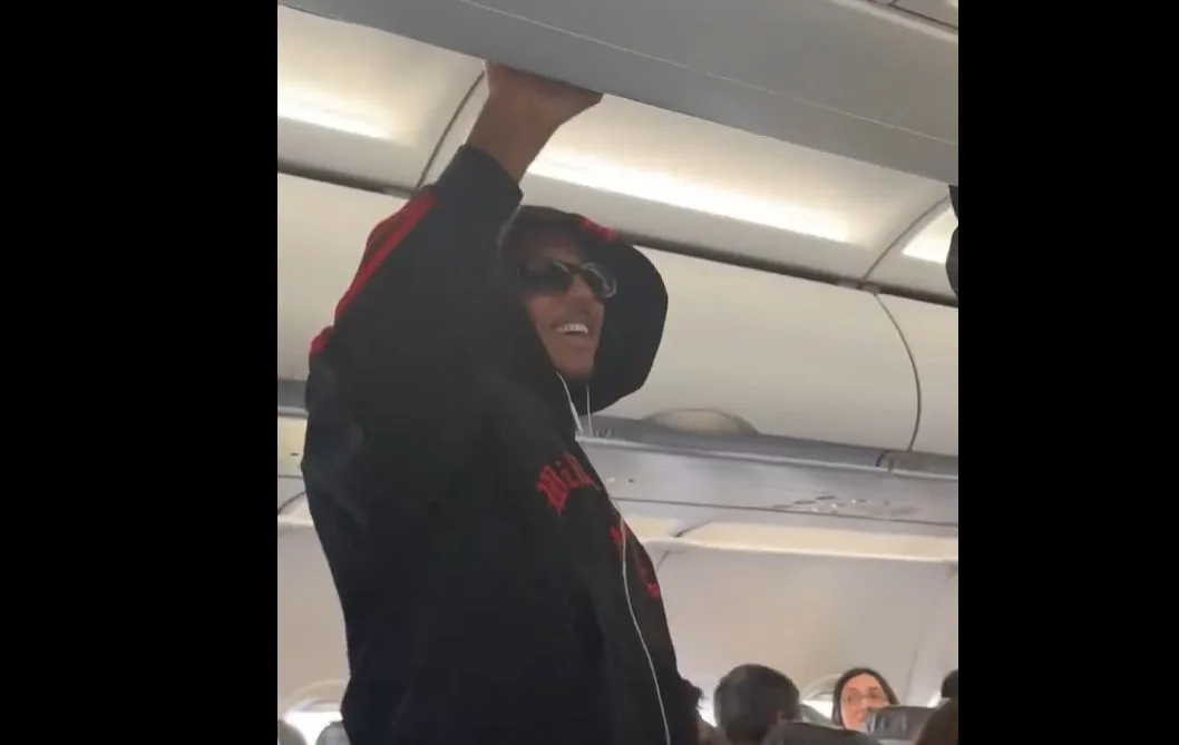 La star de Barcelone Jules Kounde arrive à Milan avant Inter Clash