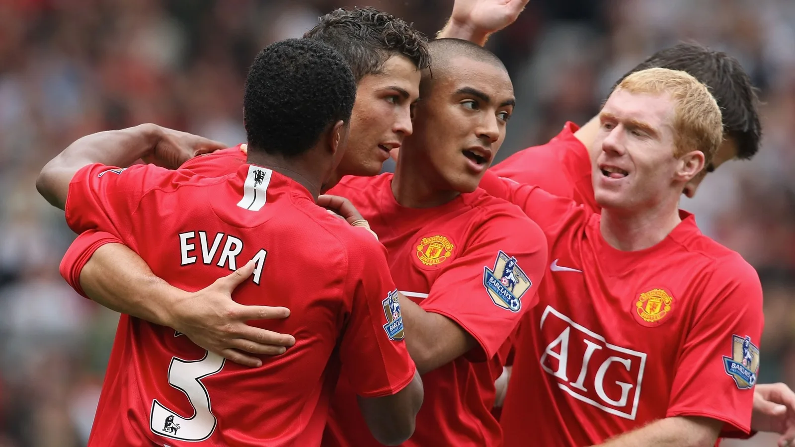 Gary Neville a négocié mon contrat avec Sir Alex Ferguson à Man Utd – il lui a demandé de me donner plus d’argent.