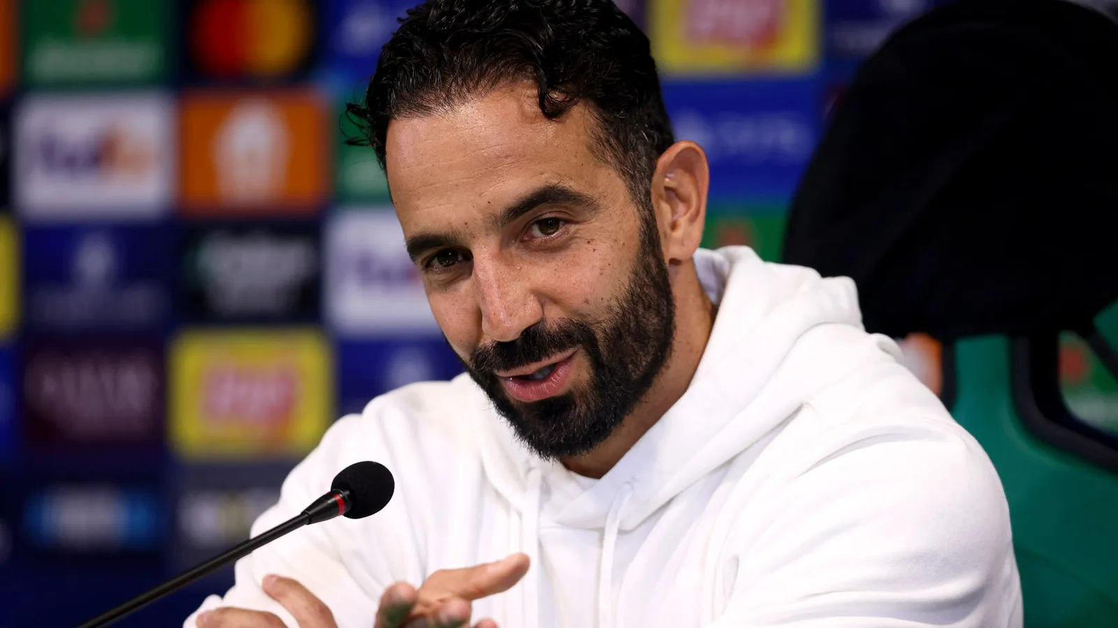 « Nous allons probablement le voir dans un maillot de Man Utd en raison de sa connexion particulière avec Ruben Amorim »
