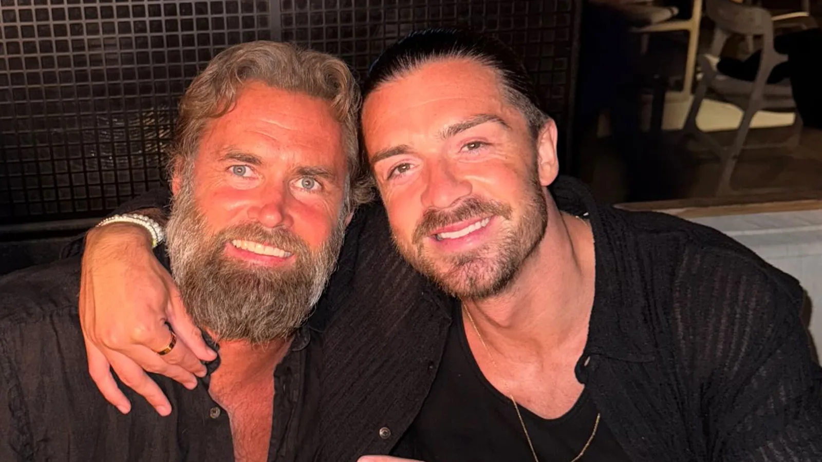 «  Starstruck  » Jack Grealish pose avec une icône de Premier League méconnaissable et l’appelle «l’un de mes héros d’enfance»