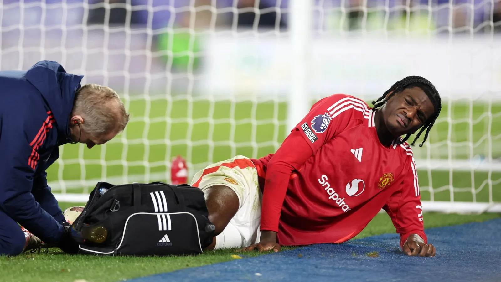 Mise à jour des blessures par le ciel Ayden avec Man Utd Ace ‘Impossible d’expliquer comment il se sent’ comme il est vu avec le pied dans Brace