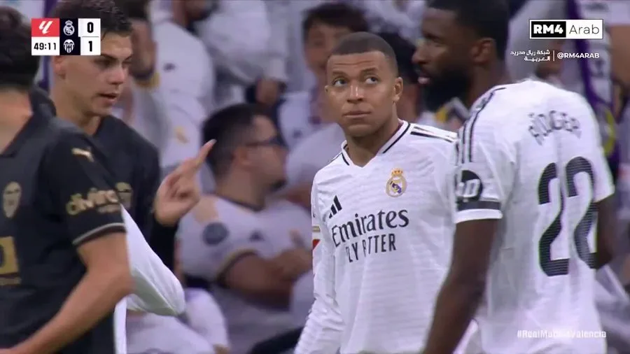 Le Real Madrid est égalisé contre Valencia en tant que scores juniors de Vinicius