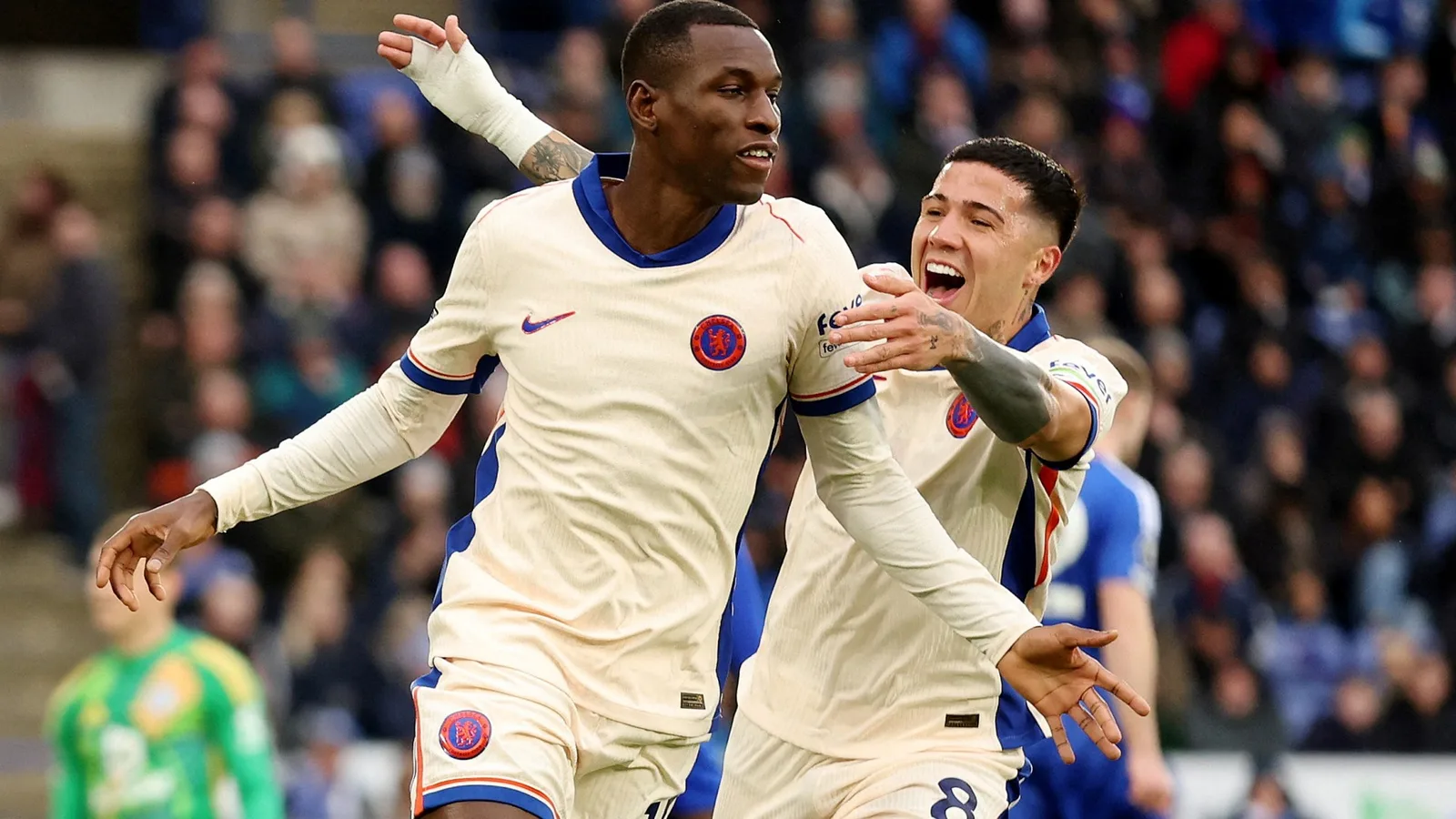 Une énorme pop star perd un pari de 20 000 £ sur le choc Leicester contre Chelsea alors que les fans disent « ne reculez jamais sur le coup d’envoi anticipé »