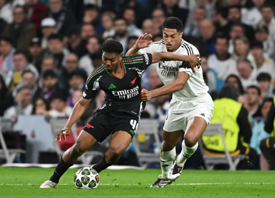 Le Real Madrid Keeping Tombs on Second Arsenal Defender au milieu des discussions de contrat