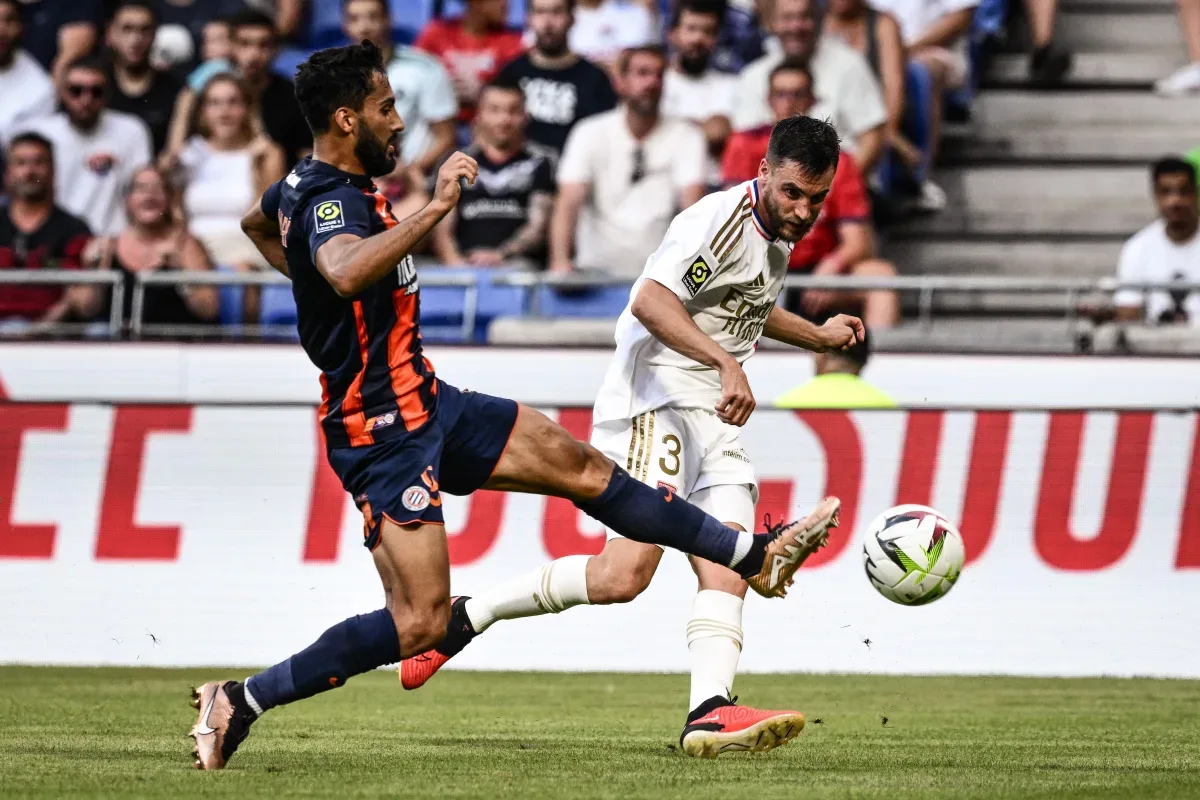 Les fans de Lyon envoient un message à Nicolás Tagliafico
