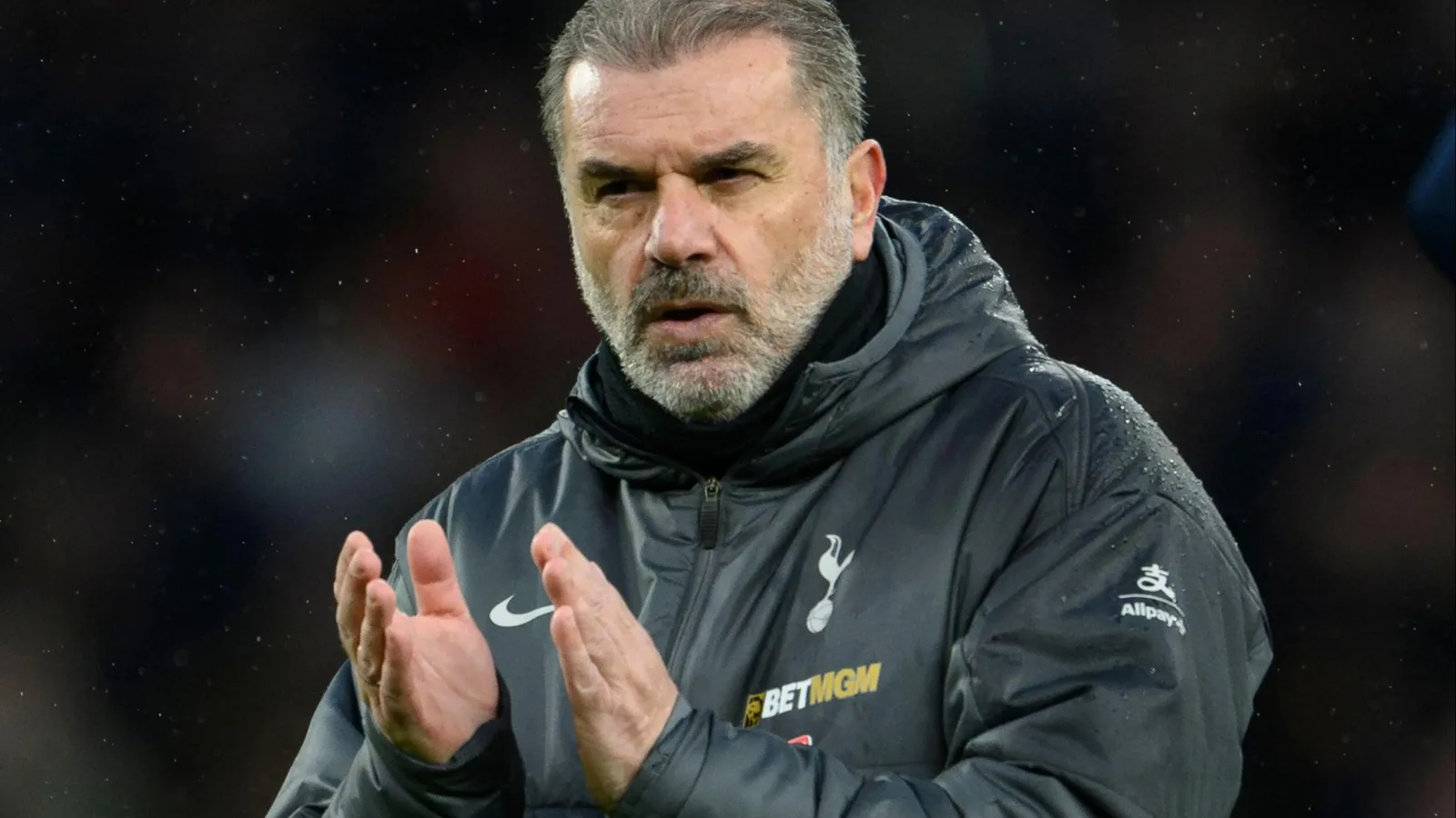 Tottenham prêt à envoyer 3,5 millions de livres sterling Foward, 18 ans, malgré la signature du record de rupture et postcoglou avec la crise des blessures
