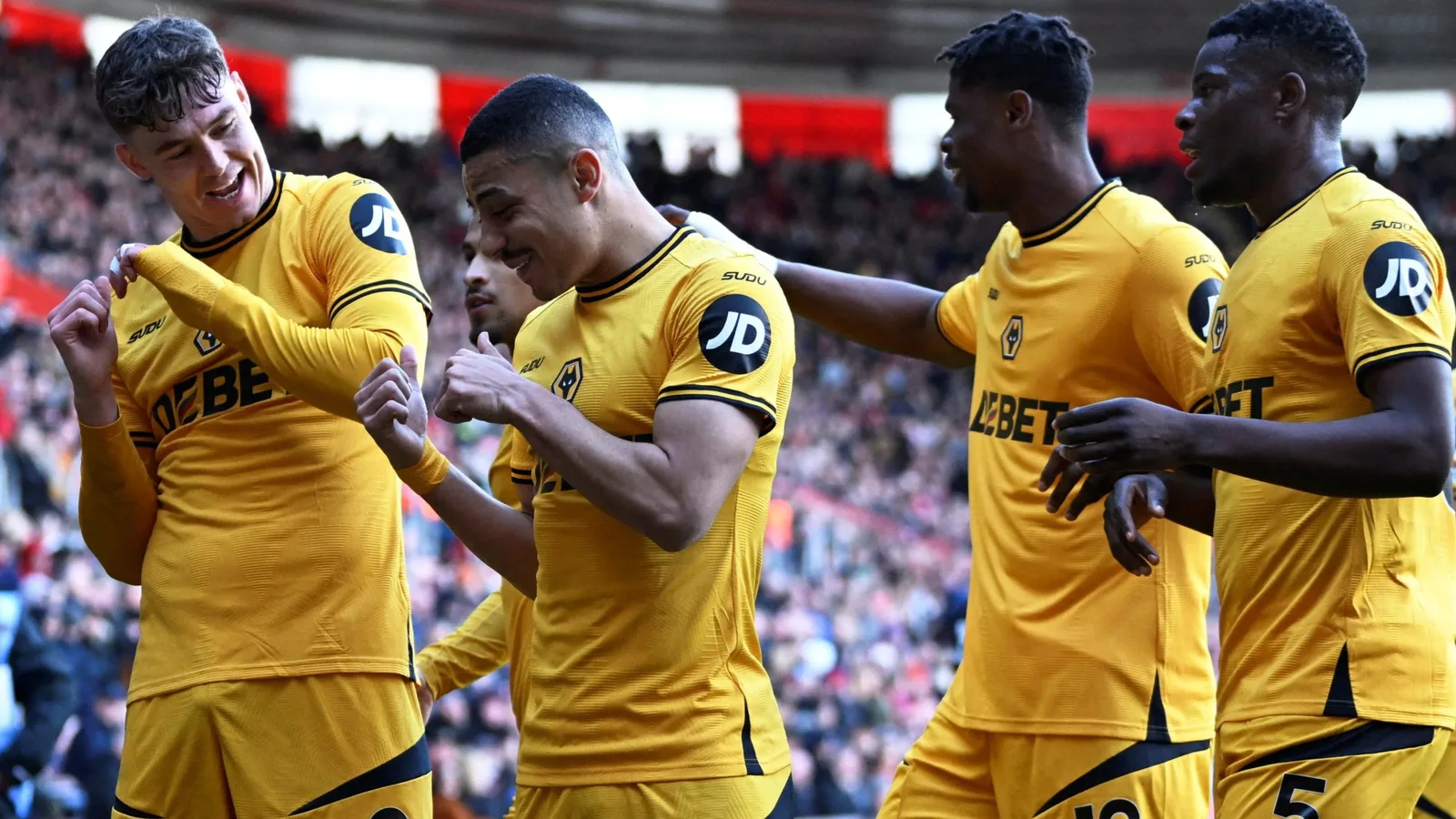 Southampton 1 Wolves 2: Jorgen Strand Larsen Double contre les saints condamnés rapproche les hommes de Vitor Pereira de la sécurité