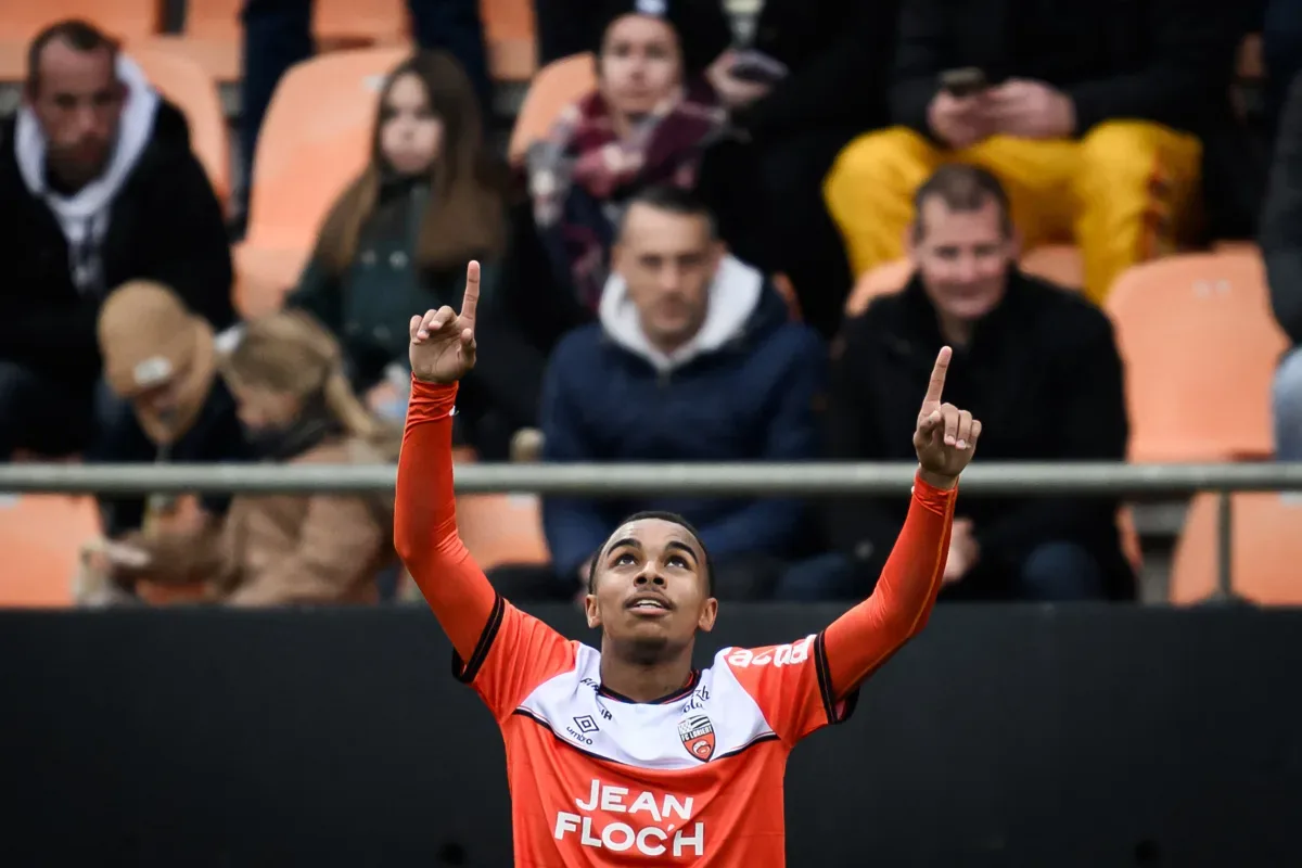 OFFICIEL | Bournemouth grève l’accord de dernière minute et signer Eli Junior Kroupi