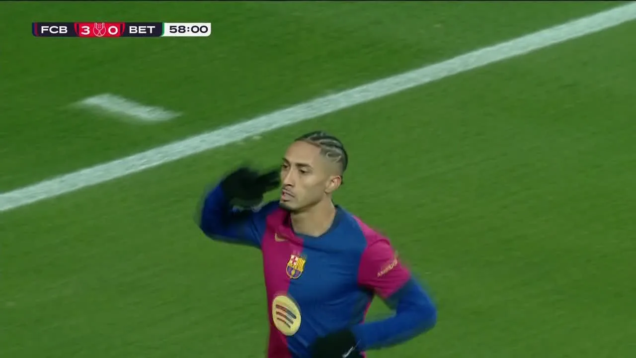 REGARDER: Raphinha frappe alors que Barcelone marque le troisième contre le Real Betis