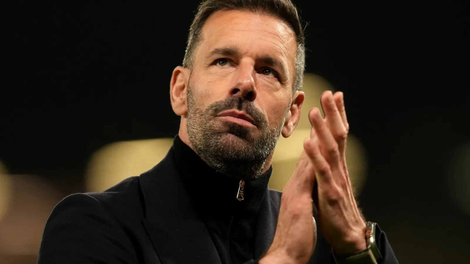 Comment la sortie de Man Utd de Ruud van Nistelrooy a laissé le manager de la Premier League regarder par-dessus son épaule après un début saccadé