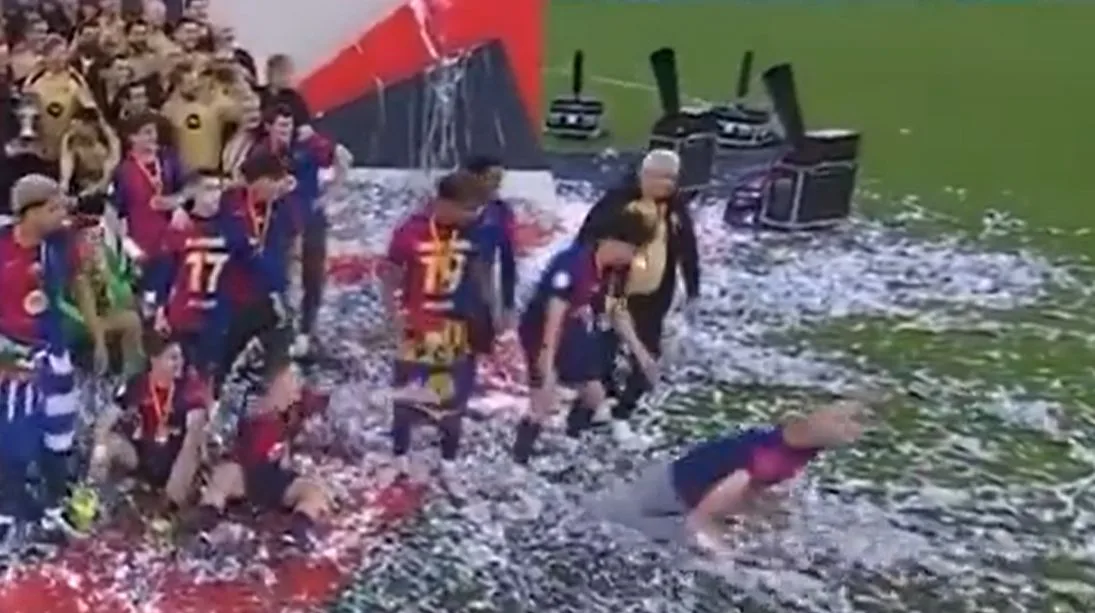 Le père de Pau Cubarsi devient viral lors des célébrations de Barcelone