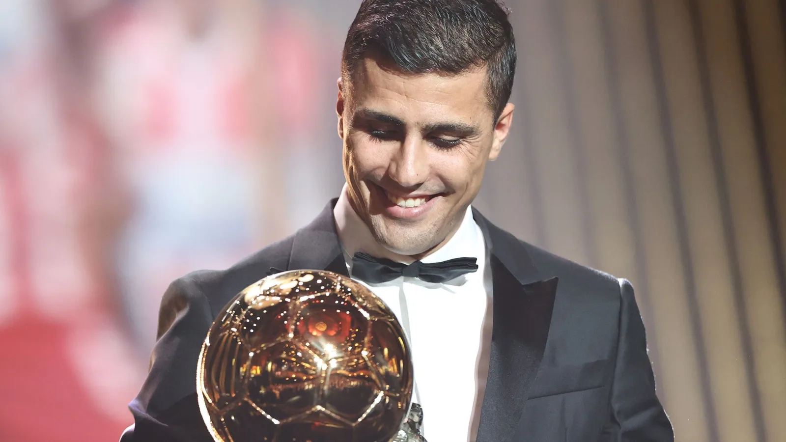 Rodri espère être de retour AVANT la fin de la saison de Man City alors que le vainqueur du Ballon d’Or, blessé, vise un autre trophée