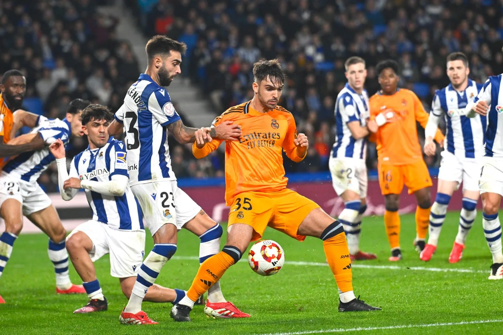 Le défenseur du Real Madrid Raul Asencio brise le silence sur l’allégation de la pornographie enfantine