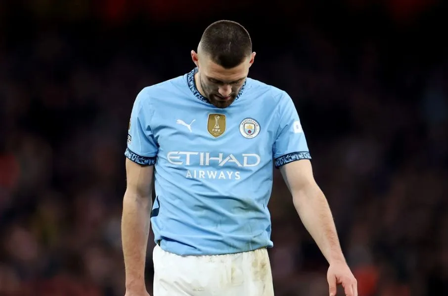 ATLETICO MADRID OEULING SUMMER MOVE pour le milieu de terrain de Manchester City